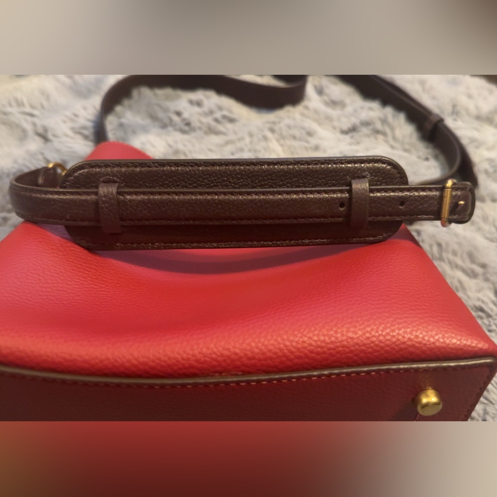 Coach Willow Bucket Bag in Cherry Leather. - Picture 4 of 10